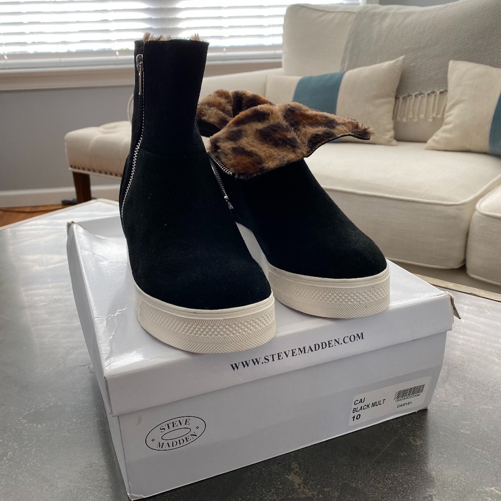 Steve Madden Womens CAI bootie - size 10